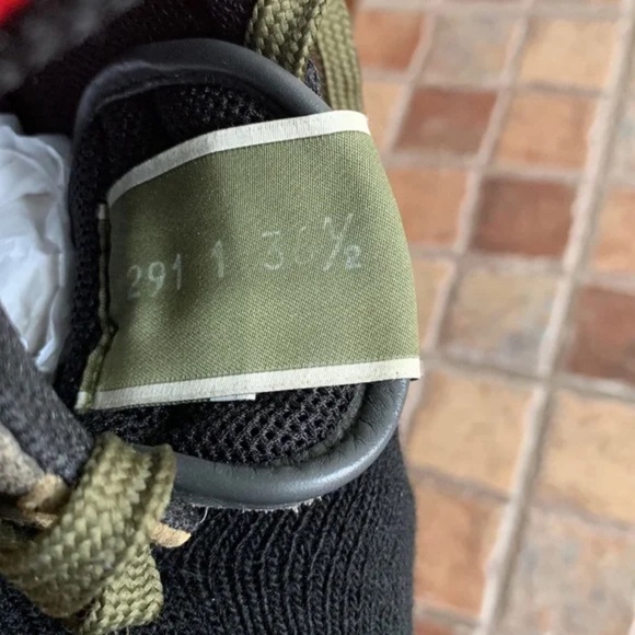 Valentino Garavani Low-Top Sneakers - Picture 11 of 11